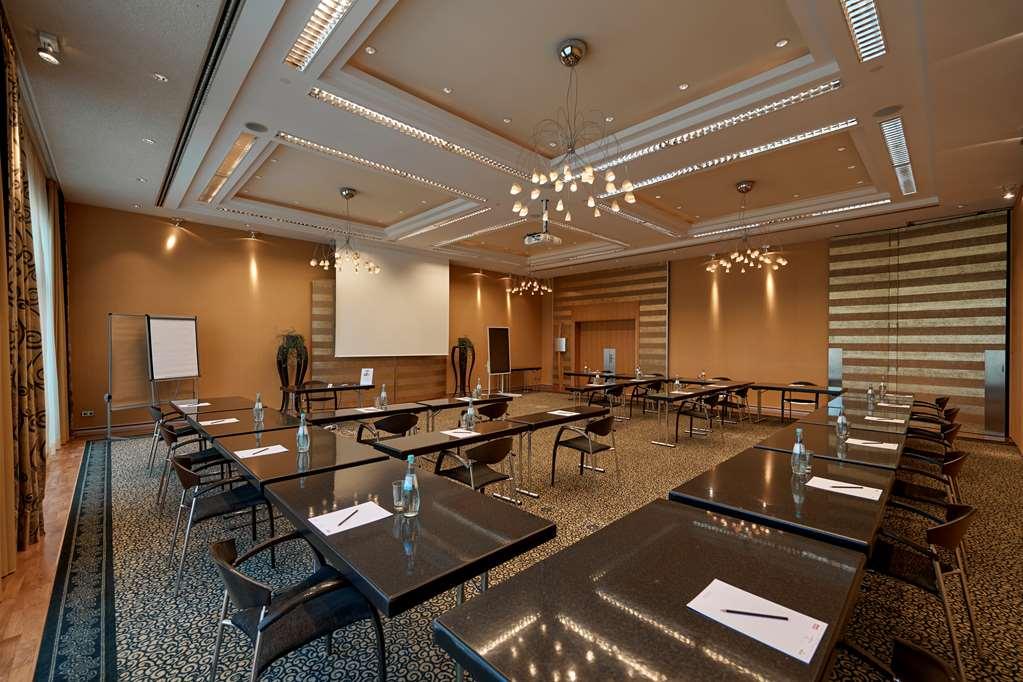 Atrium 4*