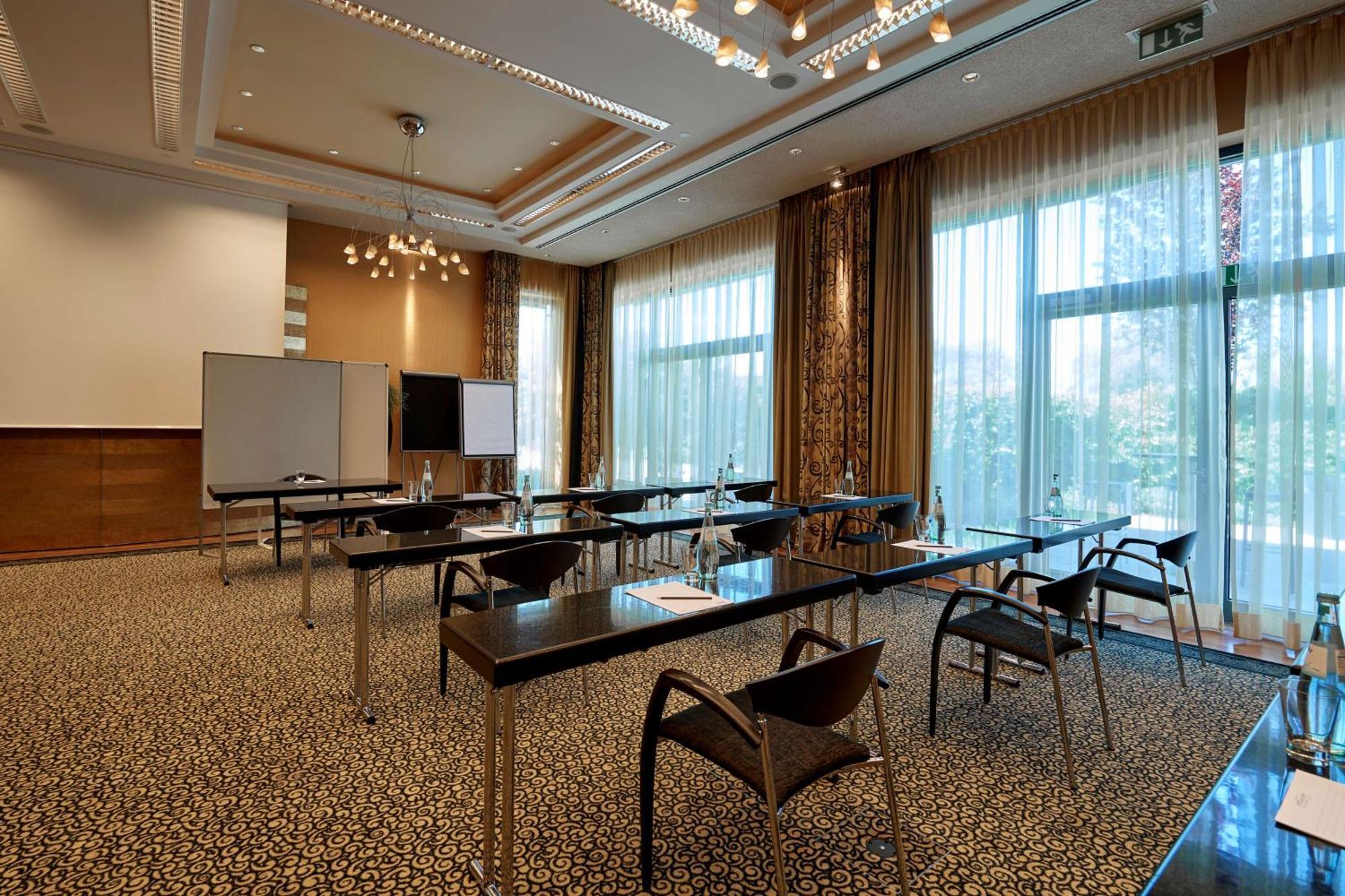 Atrium Hotel