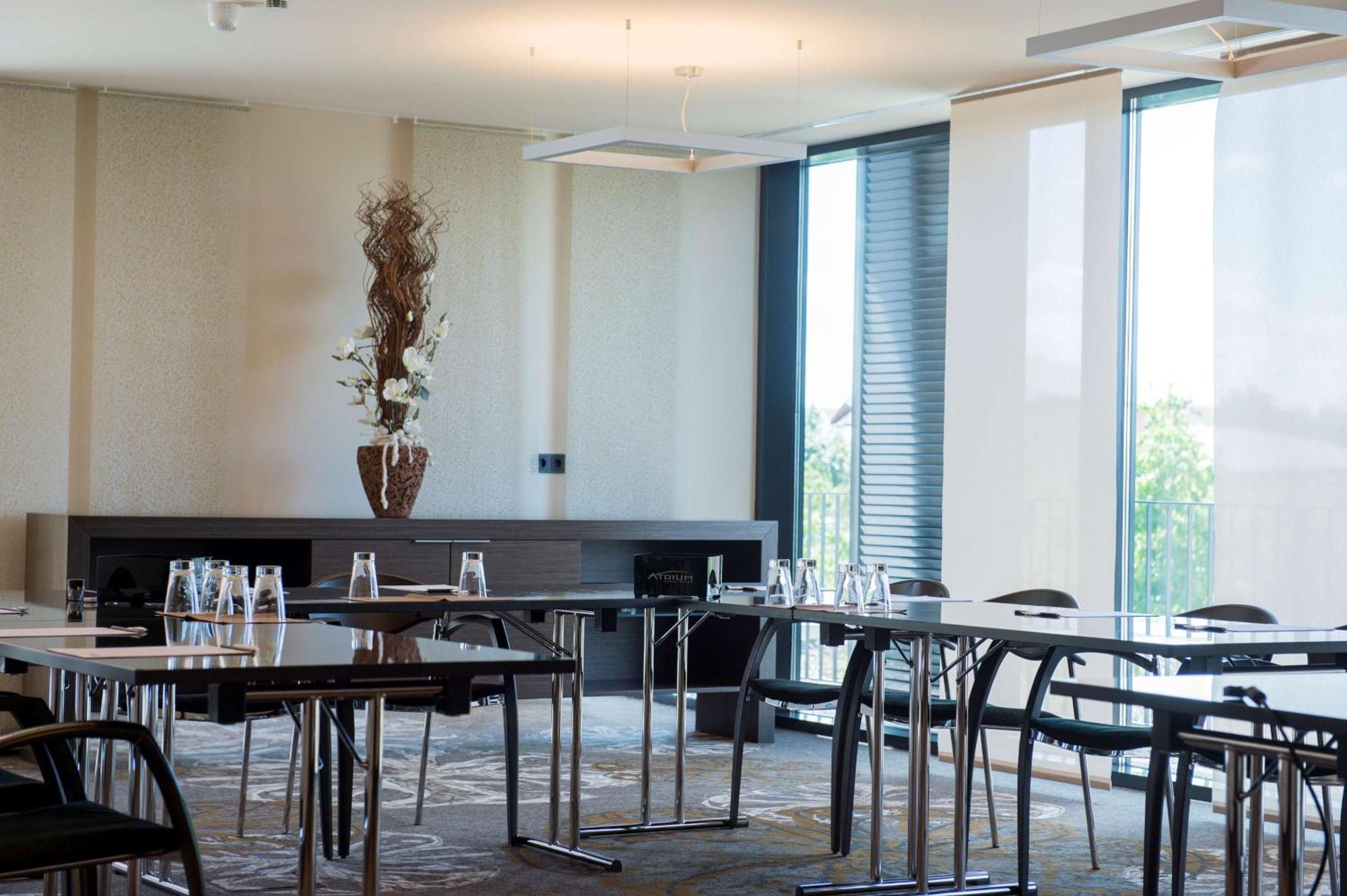Atrium Hotel 4*