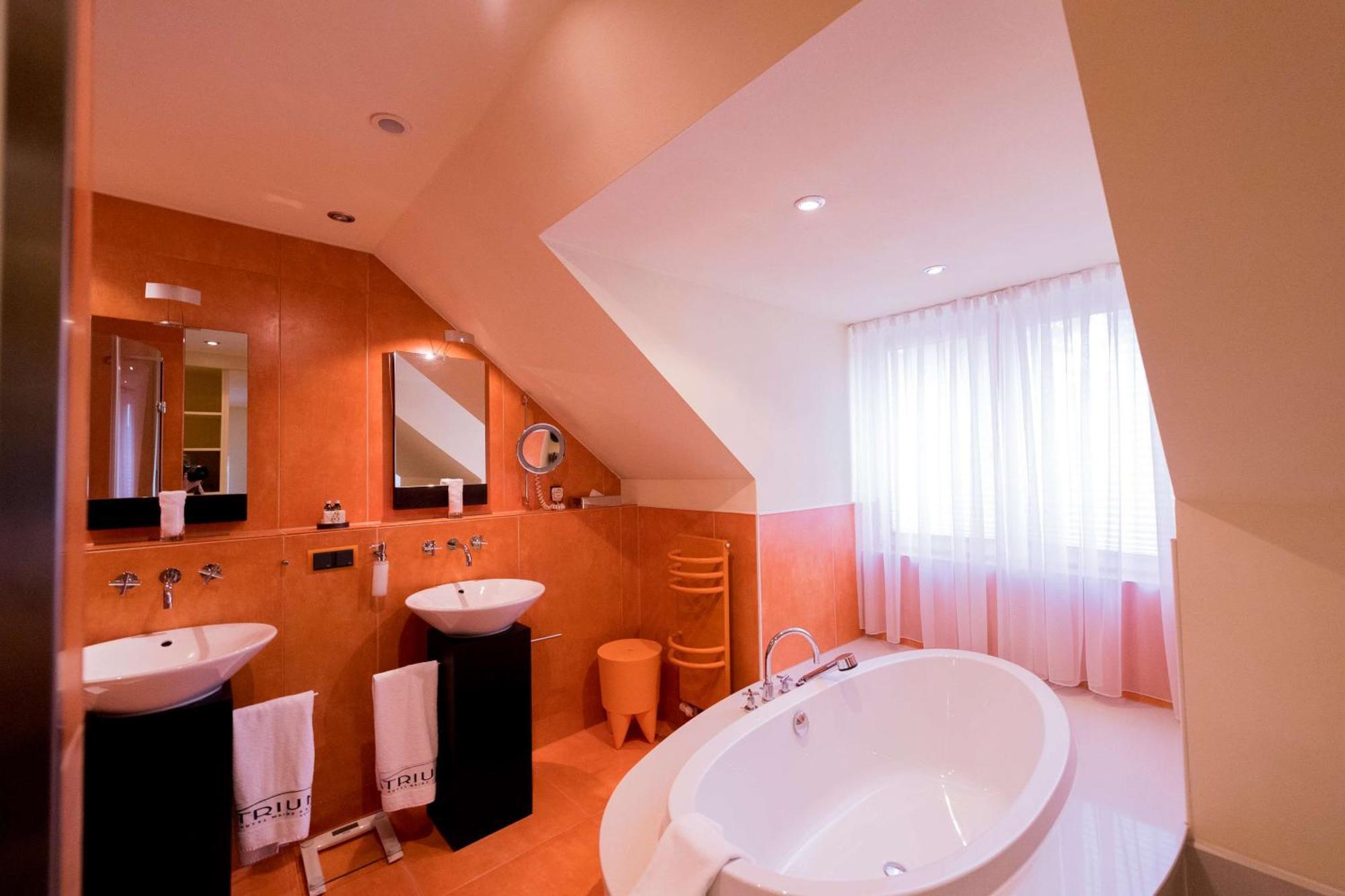Atrium Hotel 4*