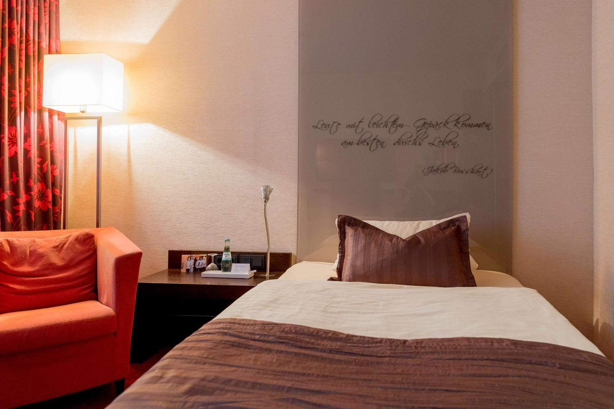 Atrium 4*