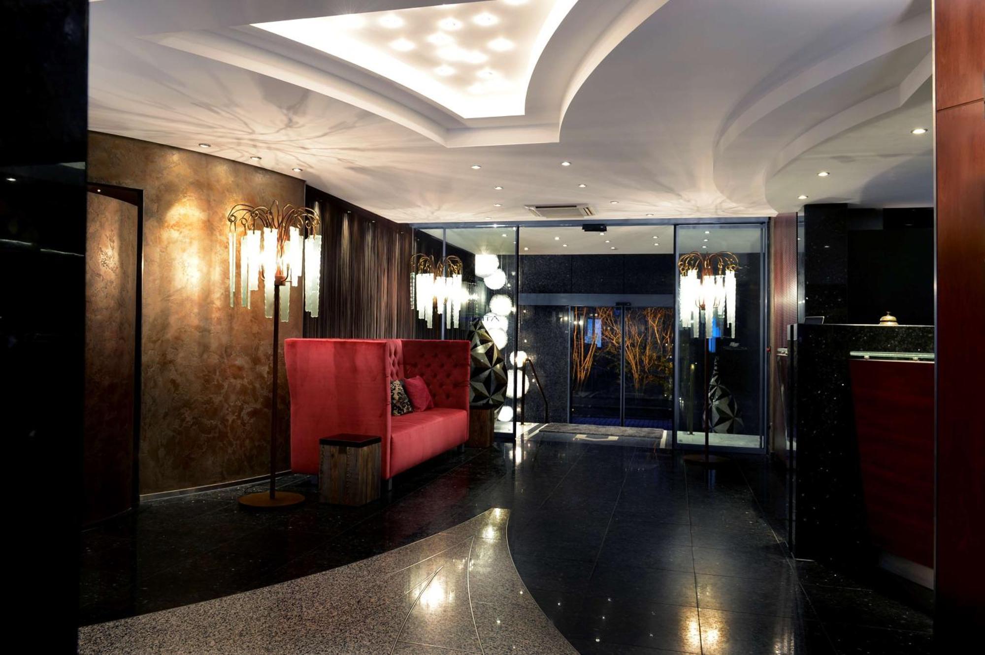 Atrium 4*